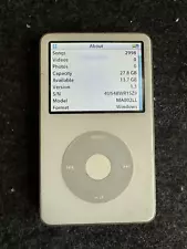 Apple iPod Video 5th Generation White (30 GB)