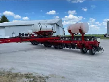 2013 White 8816 Planter 16 Row 30" Planter, 200 Gallon Fertilizer Tank