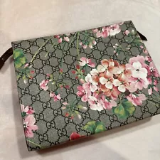 Gucci 430268 GG Supreme Blooms Pouch Used In Excellent Condition ✨ONE DAY SALE ✨