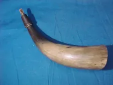 19thc PRIMITIVE STEER HORN Black POWDER HORN w Plug