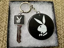 BEAUTIFUL COLLECTIBLE MEMBERSHIP PLAYBOY KEY ð ON A PLAYBOY LOGO FOB KEY CHAIN!