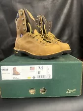 DANNER® QUARRY USA 8" WATERPROOF WORK BOOTS 17317- MEN'S SIZE 7 1/2 D Alloy Toe