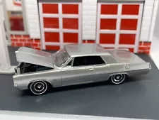 1964 64 Pontiac Grand Prix Silver 421 V8 Opening Hood 1/64 Limited Edition