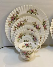 Vintage 20 Piece Royal Albert Moss Rose Bone China England 5 Piece Table For 4