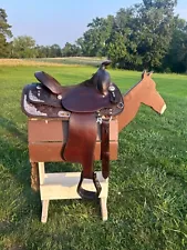 15.5” Crates Show Saddle