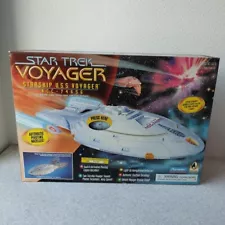 Vintage Playmates Star Trek: Voyager USS Voyager NCC-74656 Excellent