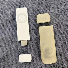 Apple iPod Shuffle A1112 White 1st Generation Stick Shape 1GB MP3 Music Player