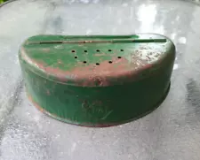 VINTAGE GREEN METAL 'OLD PAL' LIVE BAIT BOX FOR WORMS / CRICKETS W BELT LOOPS