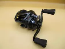 Daiwa 21 STEEZ A TW HLC 7.1L (left) New Sale Japan