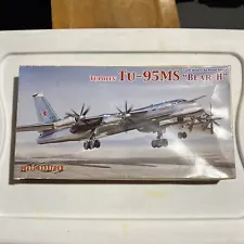 [RUSSIA] TUPOLEV TU-95MS "BEAR-H" BOMBER PLANE, Plastic Model Kit, Scale 1/200