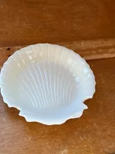 Small Cream Porcelain Ceramic Clam Shell Shallow Dish Plate for Food or as a Soa