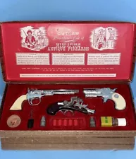 RARE VINTAGE 1960s BCM OUTLAW PRESENTATION CASE 3 Miniature Antique Toy Cap Guns