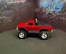 1/64 Lifted Ford F-250 Mud Truck Hot Wheels Greenlight AutoWorld