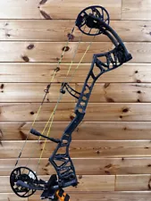 PERFECT Bear Archery Refine EKO LH 70lb GRAY Left Handed Custom Strings Bow Hunt