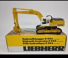 CONTAD LIEBHERR R954B HYDRAULIC EXCAVATOR W/ WHITE CAB 1:50 Diecast - MIB- NEW