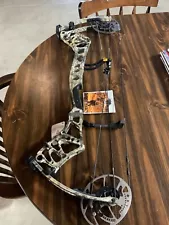 New Bear Archery Redemption EKO left hand 70 lb Legend Series bow. Real tree.