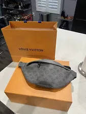 Louis Vuitton LV Discovery Bumbag Fanny Pack Monogram Shadow Grey M46108