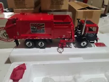 First Gear 1/34 Garbage Truck Side Loader