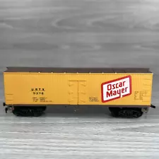 HO Scale LIFE-LIKE Oscar Mayer Box Car URTX 5376 Yellow Model Freight Train Used