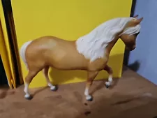 Breyer Traditional palomino Model Horse Tesoro El Pastor Paso Fino #867