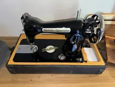 SAILRITE APPRENTICE SEWING MACHINE - LIGHTLY USED