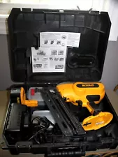 DEWALT 18V DC618 CORDLESS NAIL GUN BLACK HARDSIDE CASE BATTERY CHARGER NAILS