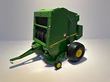 Ertl John Deere 568 MegaWide Plus Baler With Round Bale 1/16th Scale Toy