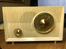 Vintage RCA Victor Model X-2E AM Radio 1960. Works Great!