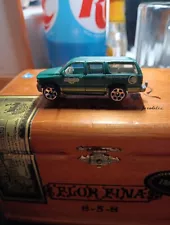 2011 Matchbox from 5 Pack 2000 CHEVY SUBURBAN Green LOOSE Eco Growers