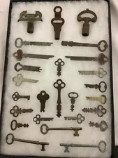 26 ASSORTED VINTAGE SKATE KEYS = DOOR KEYS =DESK KEYS , ETC