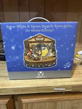 Disney Snow White & The Seven Dwarfs Snow Globe