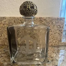 New ListingNWOB Empty DELEON Tequila Platinum Bottle Heavy Decanter Skull Cap