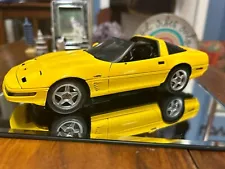 1995 Chevrolet Corvette ZR-1 Coupe (Competition Yellow)