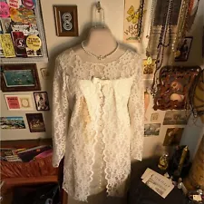 Vintage 1960s Lace Wedding Dress Women's Small White Bride Bridal Short Bows