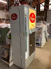 Vintage Dr Pepper Vending Machine. Runs and works