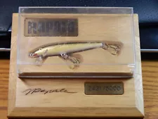 VINTAGE RAPALA MINNOW LURE ON WOODEN PLACK DISPLAY 2431/5000 MADE LQQK