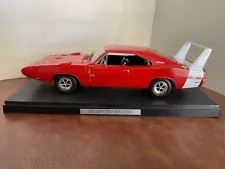 New Listing1969 Dodge Daytona Red/White - Mopar 426 Hemi ERTL American Muscle 1:18 Diecast