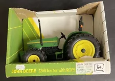 ERTL John Deere 5200 Tractor with ROPS 1/16 NIB #5845DA A2