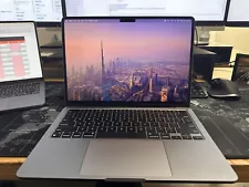 Apple Macbook air 13-inch 2022 m2