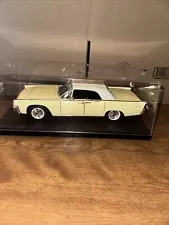 Model Car Ricko Lincoln Continental Convertible 1963 Scale 1:18 Read