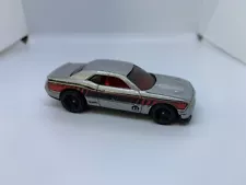 Hot Wheels - ‘15 Dodge Challenger SRT - Diecast Collectible - 1:64 - USED