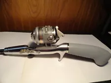 ZEBCO UL3 CLASSIC FEATHER TOUCH SPIN CAST VINTAGE ROD AND REEL COMBO