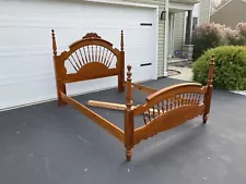 Lexington Furniture Victorian Sampler Collection Spindle Queen Full Bed Frame