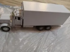 peterbuilt semi truck