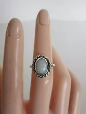 Vintage Ladies Handmade Sterling Silver & Fire Opal Ring (S: 5)