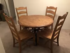 Kincaid Artisans Shoppe 44in Round Oak Dinning Table w/ 4 Matching Chairs