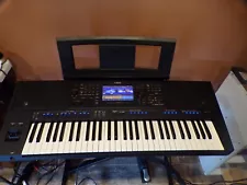 Yamaha PSRSX700 61-Key Mid-Level Arranger Keyboard Mint 75 year old owner!