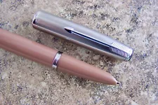 Nice Vintage 1949 Parker 51 Demi Cocoa Fountain pen. 14K Gold F Nib. Restored