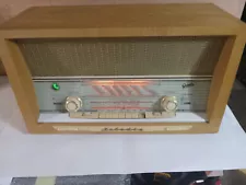 A Very Rare Luxury German Vintage Graetz Melodia M4R1418 Tube Radio