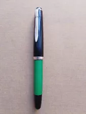 Unknown Vintage Fountain Pen VTG Black And Green